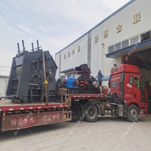 1000*700液壓對輥制砂機，1210反擊破發(fā)往四川