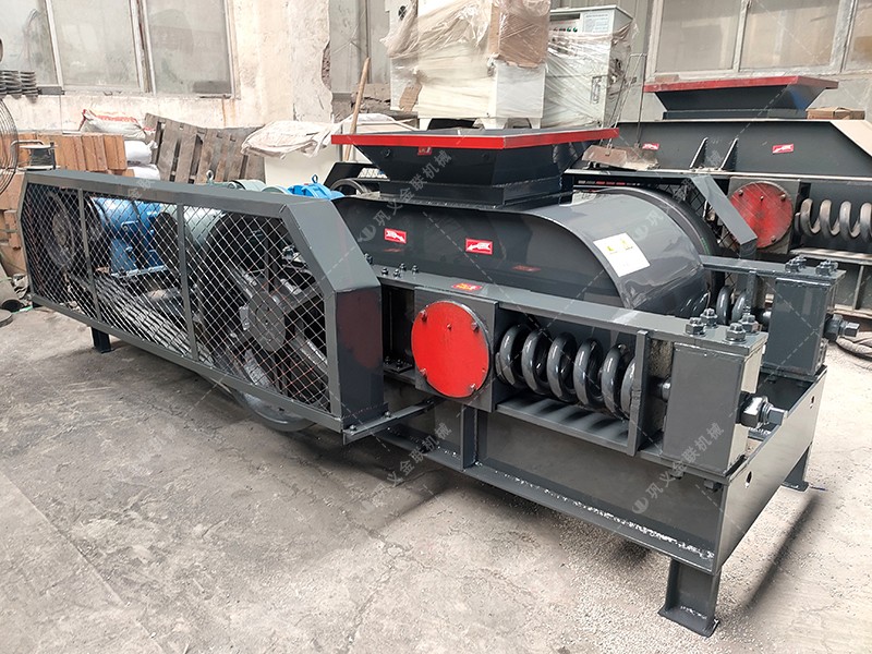 石料廠破碎機(jī)-砂石料生產(chǎn)設(shè)備-石料粉碎機(jī)器價(jià)格