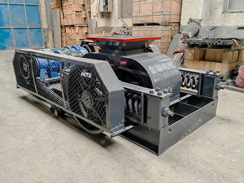 雙齒輥破碎機(jī)在破碎大塊難碎物料時(shí)，如何確保破碎效果？